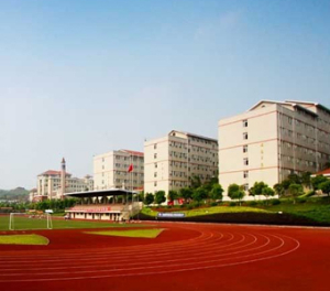 重庆城市职业学院外墙清洁